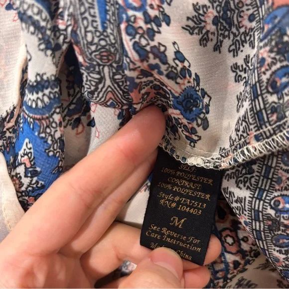 BLU PEPPER Elegant Beige Patterned Blouse, Medium, Like New - Picture 6 of 6